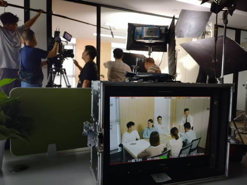 临颍县TVC拍摄公司：科技产品视觉化大师，诠释未来感与功能美学
